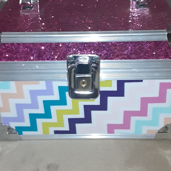 Claire's storage box. - Picture 1 of 4